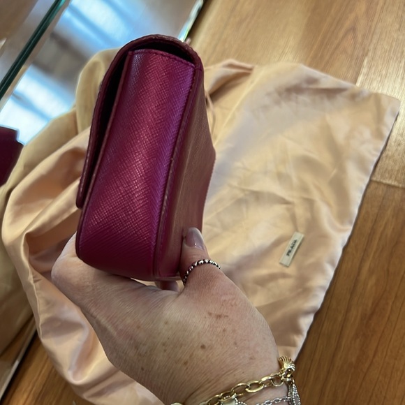 Beautiful pink Prada clutch - Picture 3 of 8